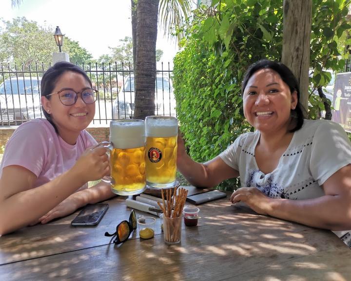 NEFELI Restaurant - Biergarten